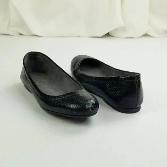 Stuart Weitzman 7M Women's Black Patent Leather Animal/Snake Print Slip On Flats - Picture 7 of 12